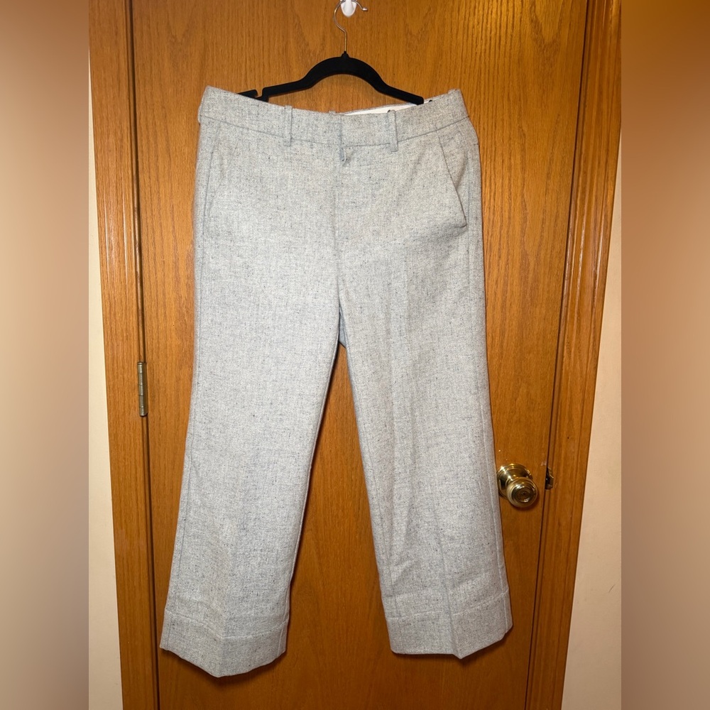 AYR Women  Classic Gray cropped  Dress Pants. 100% Virgin wool